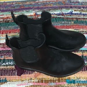 Black Rainboots